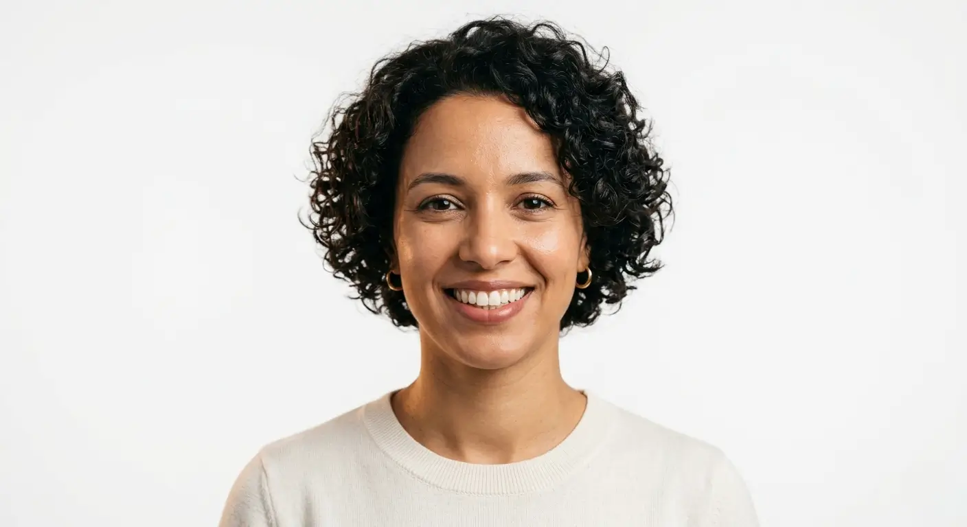 Patiente souriante au Centre dentaire Inara, Casablanca